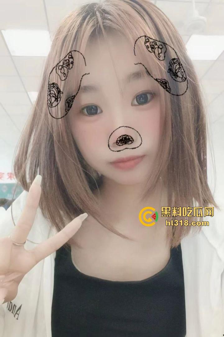 河北技术学院大一学生妹【赢晓琳】王者瑶妹露脸自慰，给野爹上供婊子母狗，反差无比！-5