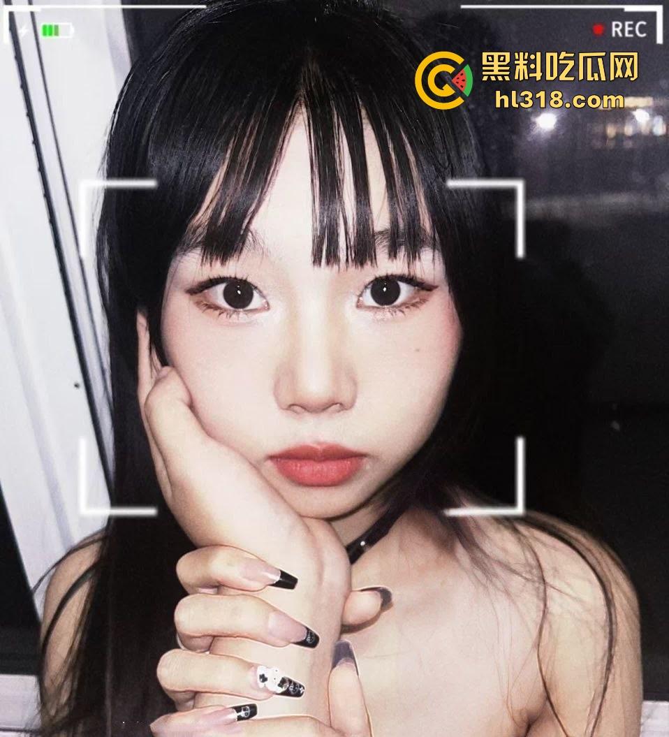 河北技术学院大一学生妹【赢晓琳】王者瑶妹露脸自慰，给野爹上供婊子母狗，反差无比！-7