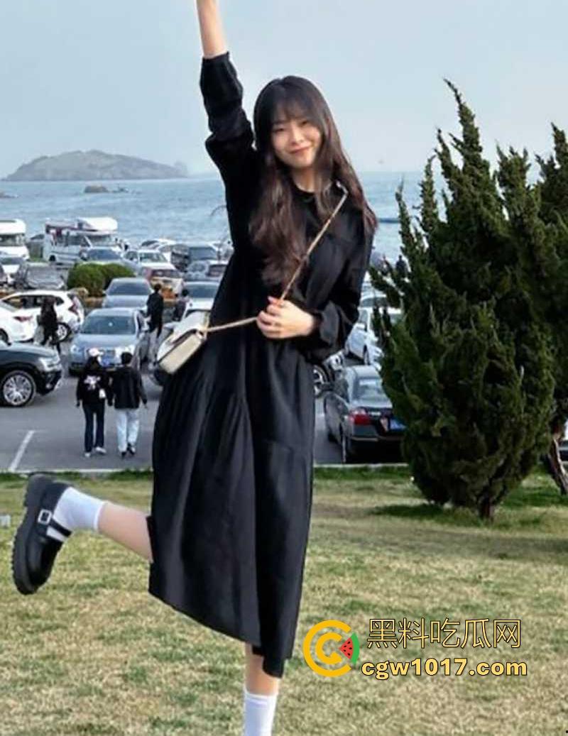 长春极品人妻【魏一晴】老公出差刚走约炮前男友家中情趣性爱，看着婚纱照操黑丝人妻，玩的不是一般的花！-1