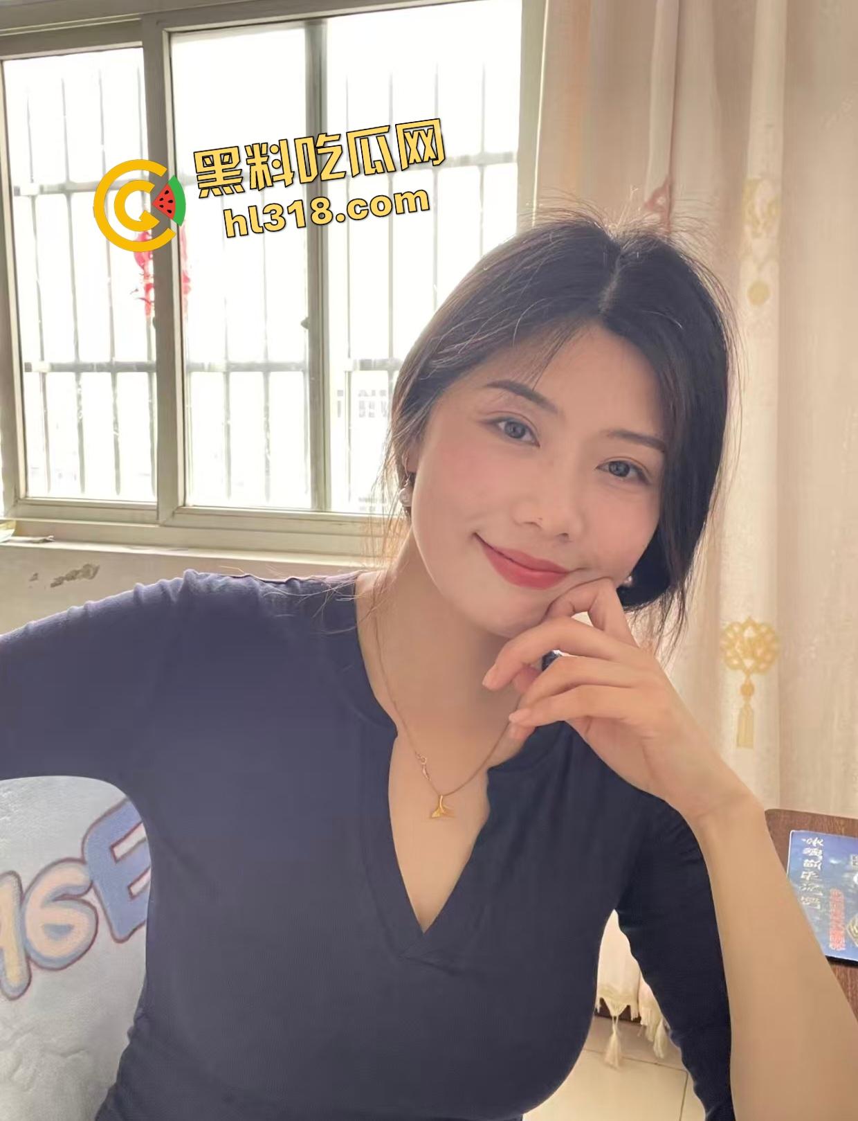 极品熟女喷泉狂欢！床上被猛男手指狂扣，淫水汹涌如潮水，要是再多交一下床单瞬间变汪洋大海！-2