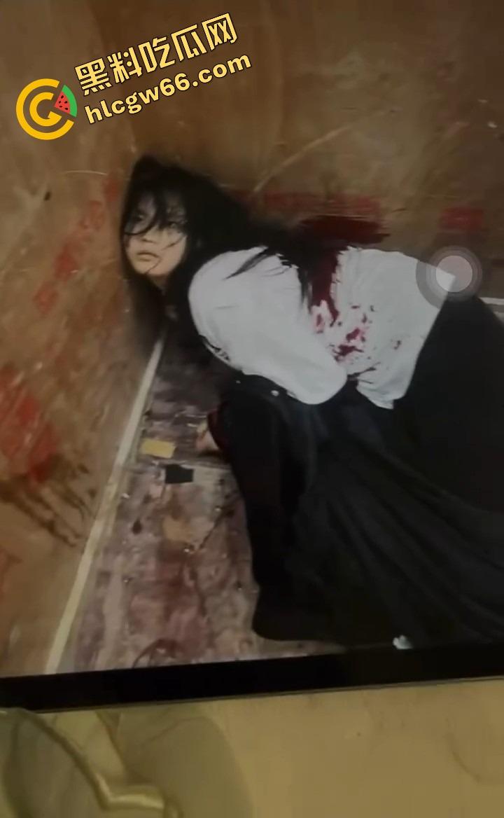 职高出高人了，网传刀仔因爱生恨现场干翻情敌，热恋变命案，职高修罗场上演现实版血色青春！-13