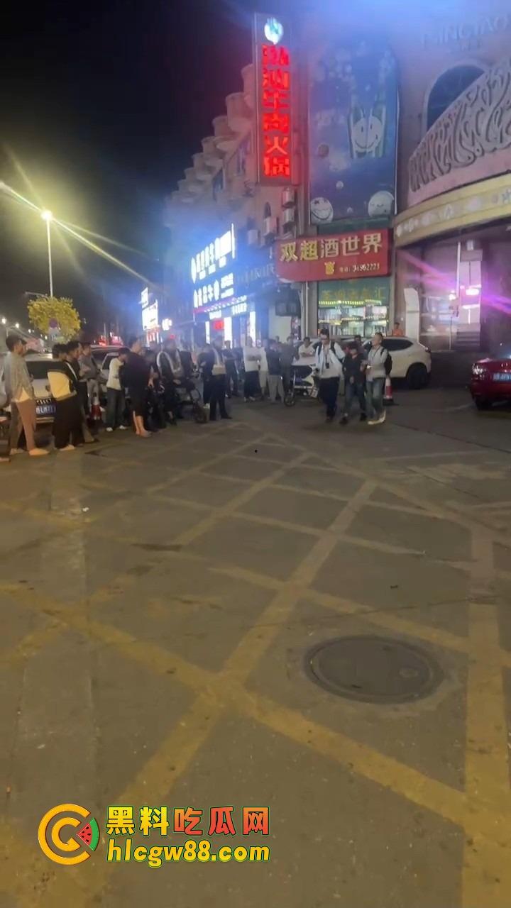 东莞净土不再，城市派对扫黄现场曝光，性感公主们排队上车，莞式传奇又少一处！-1