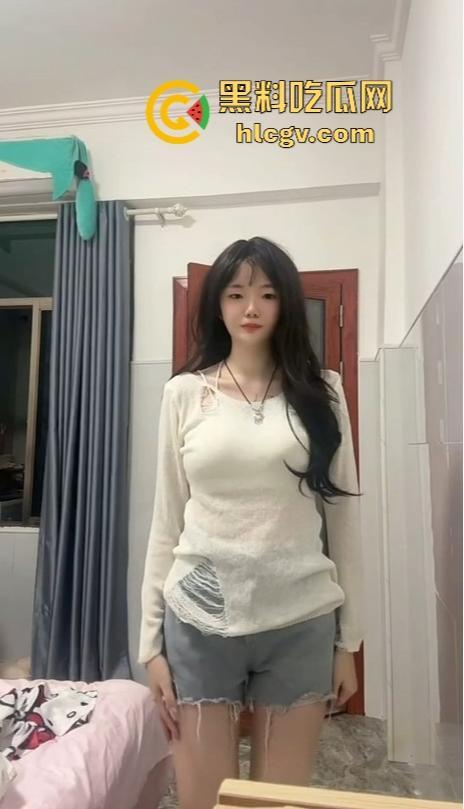 快手反差嫩妹【左嫡】清纯脸背后的秘密！胸前花蝴蝶纹身暴露真相，不是精盆就是肉便器！-3