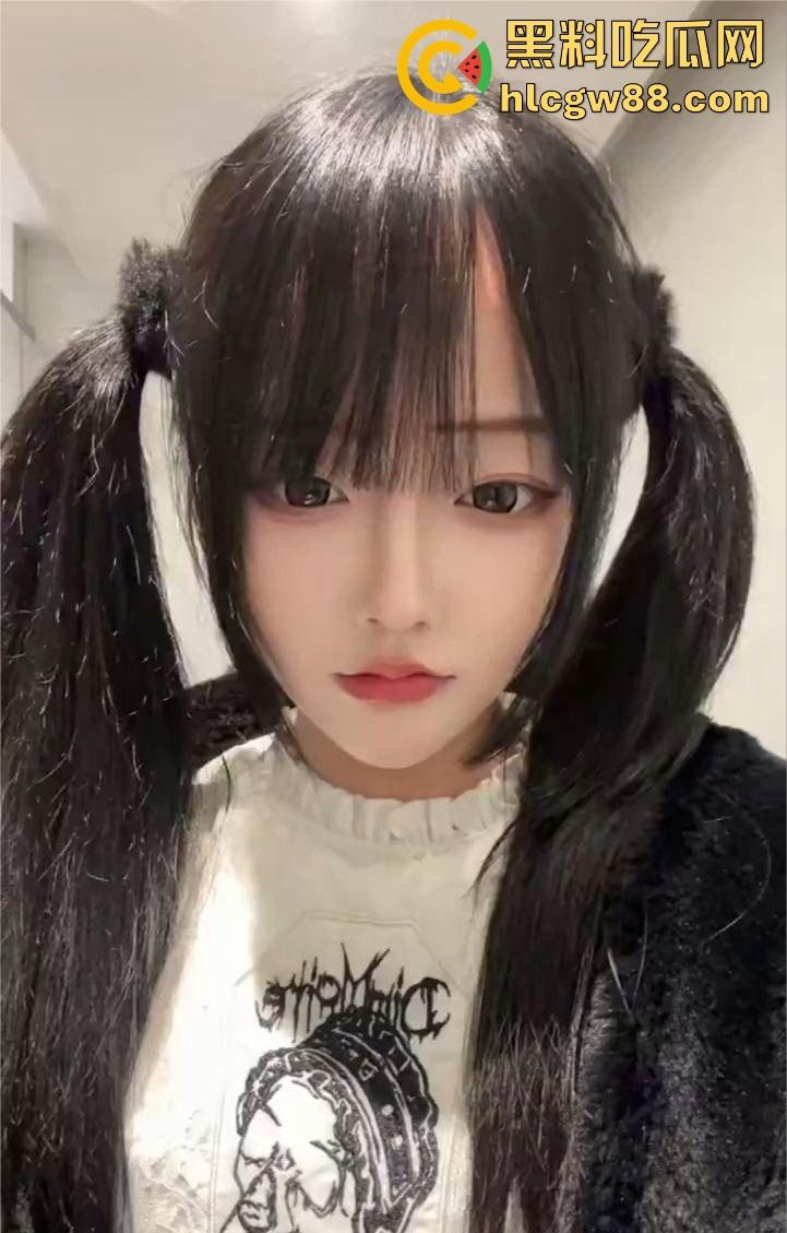 福建福清【 顾茹馨】19岁就玩疯了，大尺度Cos扮母狗，情趣装裹不住的骚气，全程扭腰掰腿等人来操！-2