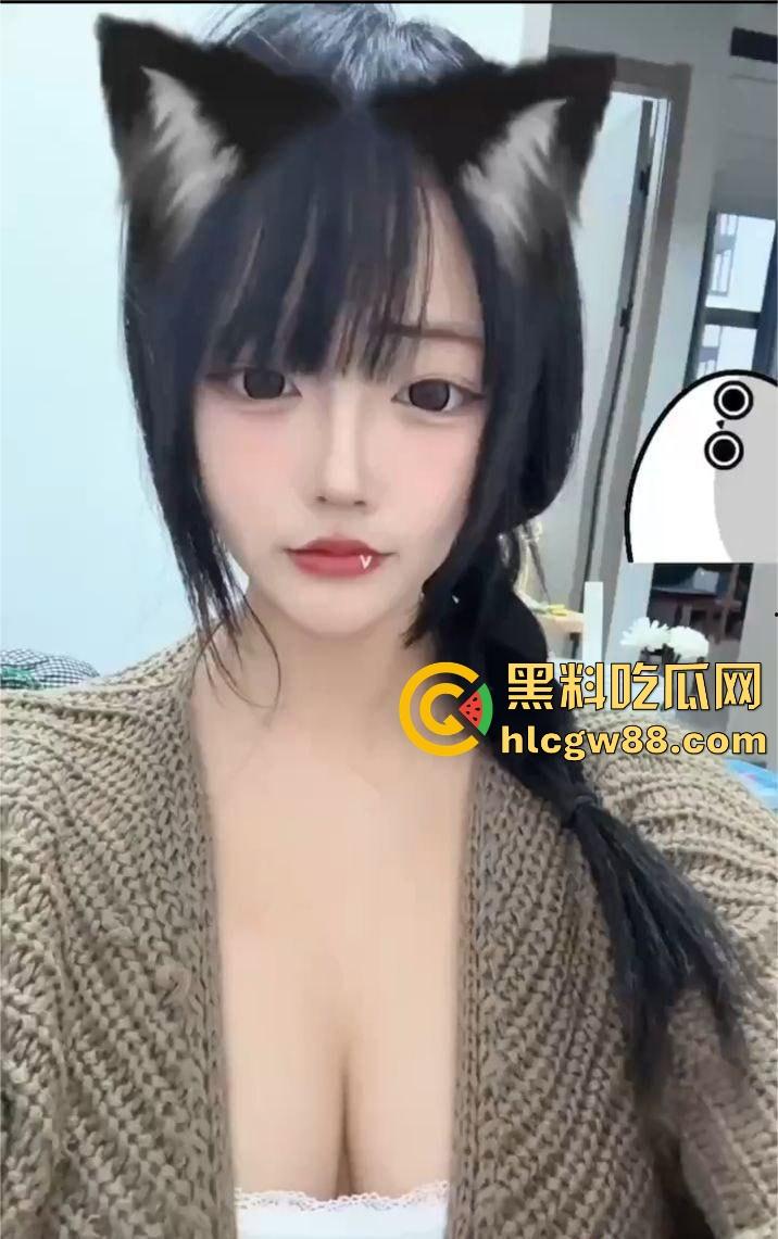 福建福清【 顾茹馨】19岁就玩疯了，大尺度Cos扮母狗，情趣装裹不住的骚气，全程扭腰掰腿等人来操！-3