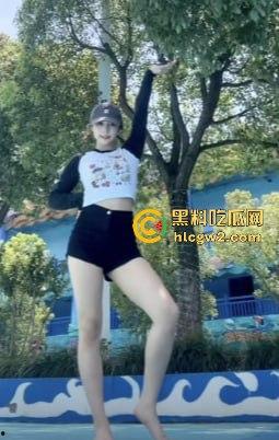 抖音甜妹『丫丫br』大尺度反差  直播间玩盯射调教，甜妹秒变性癖达人，性癖挑战让直播间沸腾不止！-5