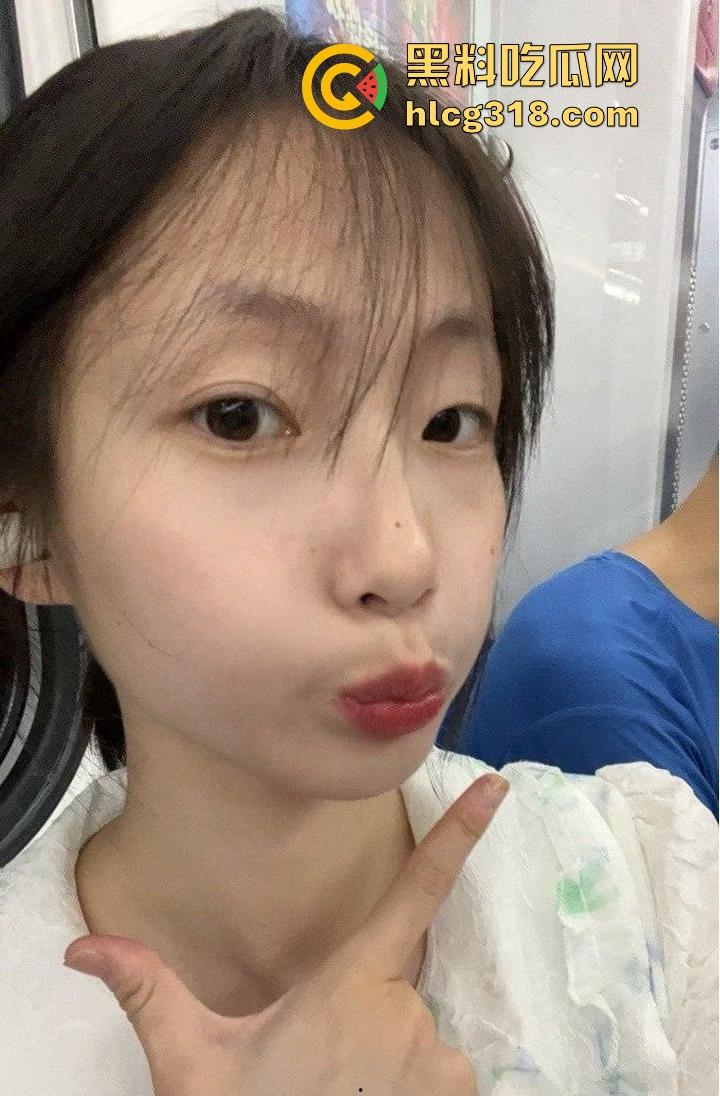 湖南师范学院【黎思瑶】清纯反差萝莉巨乳学妹 刚上大一就被学长拿下 撅着翘臀被无套抽插 ！-5