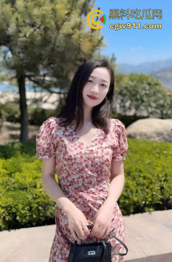 强上发情嫂子，无套骑乘，花式做爱，疯狂求操浓精内射，全程浪叫骚话超多，骚得一批！-1