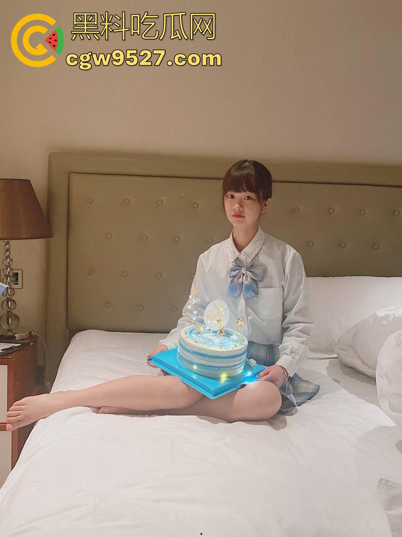 曝光长腿骚逼前女友【王萌萌】，和同学团建喝多被带走3p，被男友调教夹着跳蛋去迪士尼，真是骚到极致了！-2