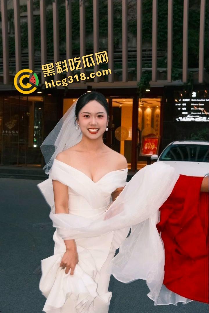 曝光济南人妻母狗群P狂魔『闫冰倩』被7个男人轮番操3P十几次，精液洗澡都洗不干净！-4