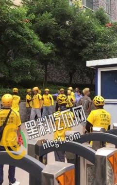 四川达州大竹川师大保安 用铁棍和辣椒水袭击外卖员 现场视频曝光流出！-7