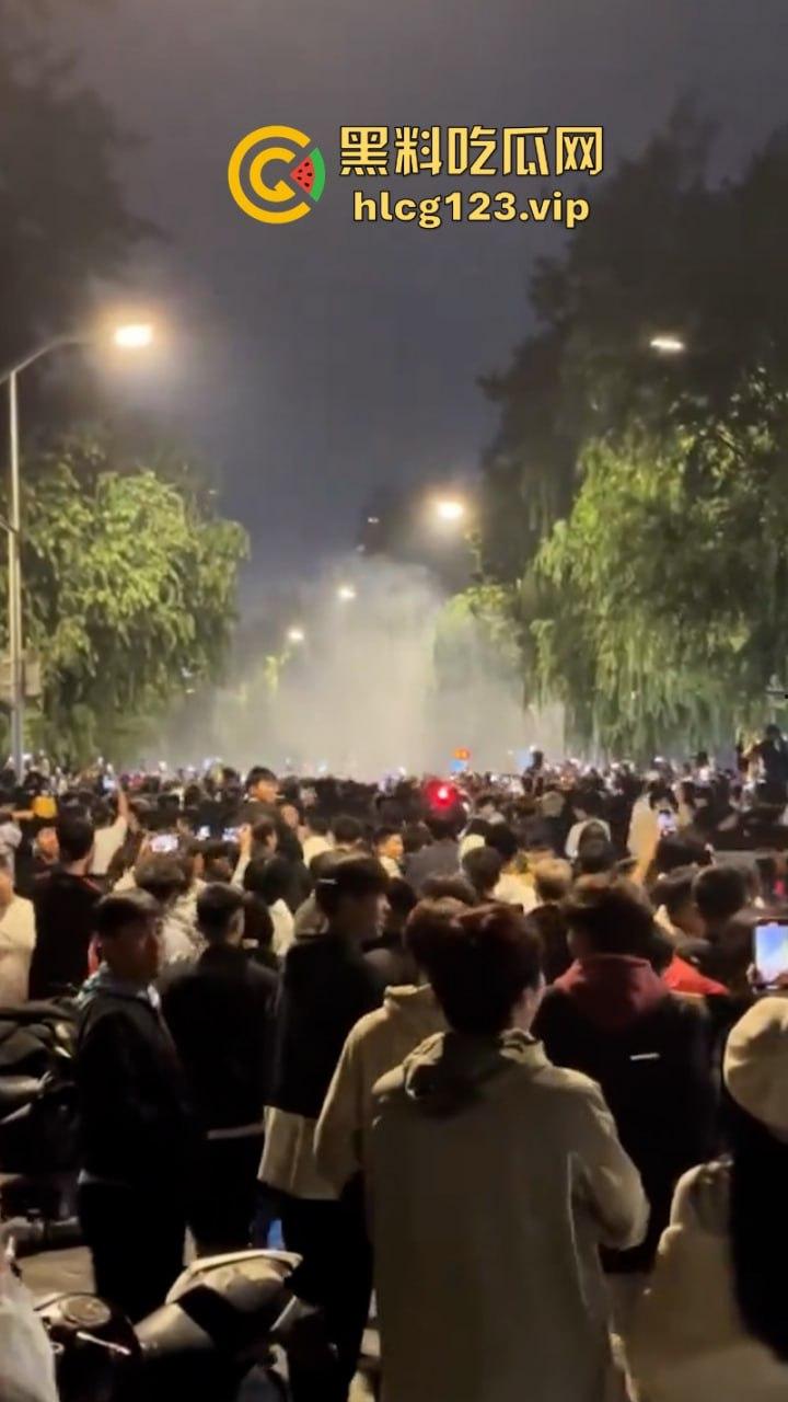 欠收拾！鬼火少年济南闹市区炸街 飙车放火 大街蹦迪 人还是不能吃得太饱！-8