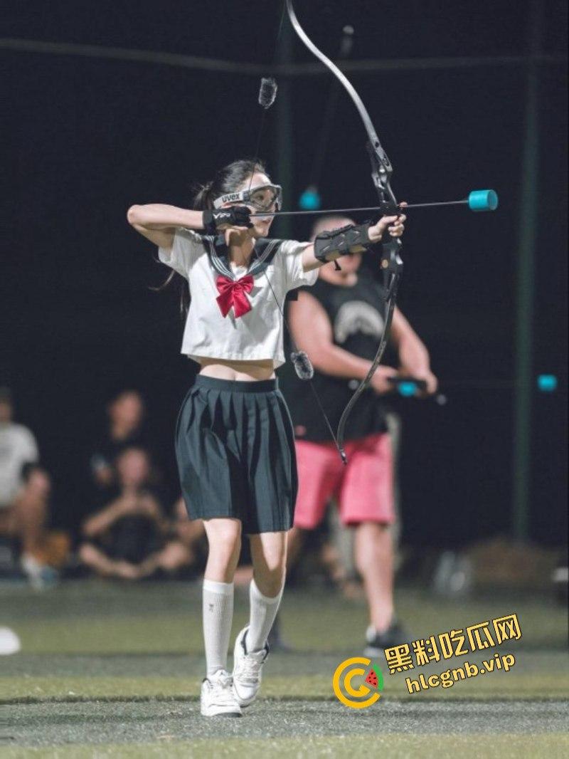 又见新“运动媛”引争议：明为射箭 实钓鱼？-8