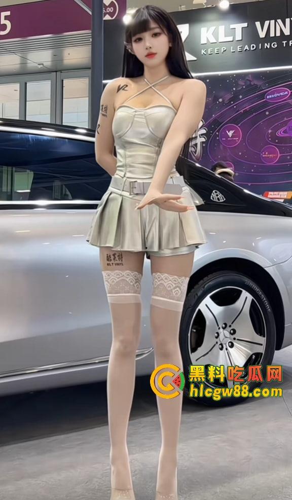 深圳车展还是深圳选妃大会？车模比拼谁穿得最少，逼毛走光、胸器乱晃哪个金主不心动？-6