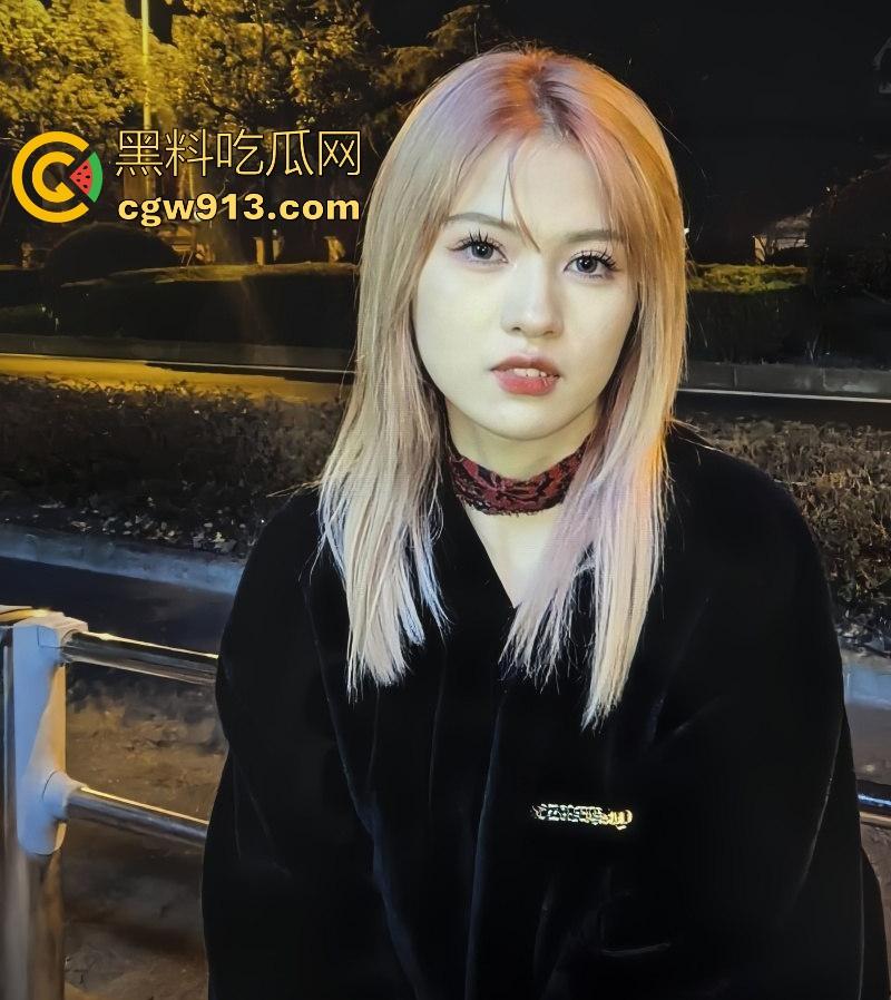 广东工商学院【沈宇希】约炮视频曝光，性感学姐被按在胯下疯狂抽插，插得直反白眼，淫水直流还不满足！-7