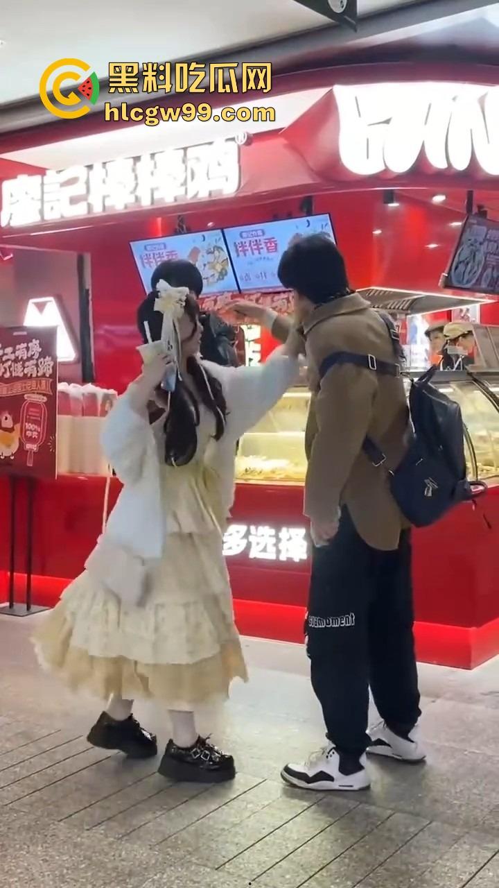 洛丽塔小仙女劈腿实锤，脚踏两只船，花着这个的钱睡着那个的，还在廖记棒棒鸭装委屈，双标程度离谱！-5