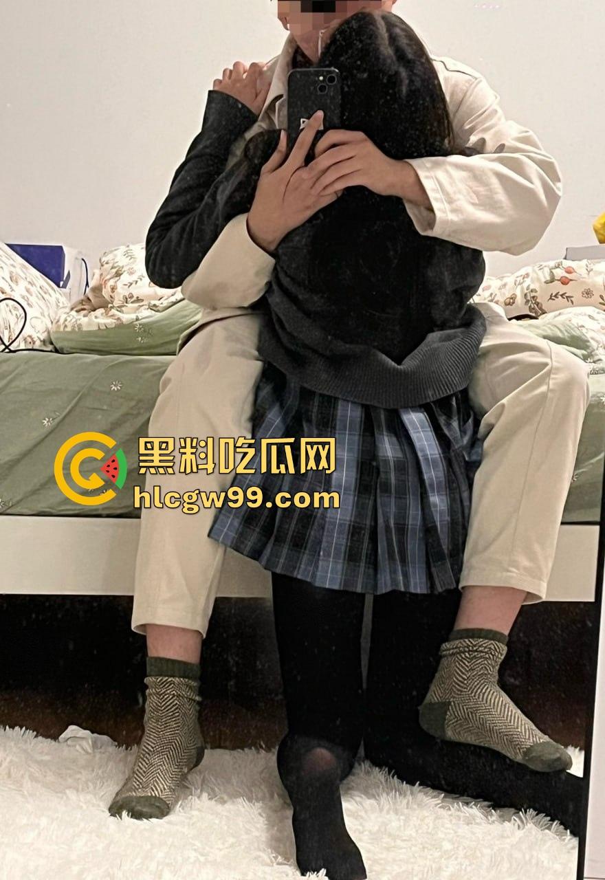 陕西06后小M，抖音找爹被成功包养，结果主子JK日逼床照共享推特，生怕亲妈看见才下架！黑料绝版独家曝光！-10