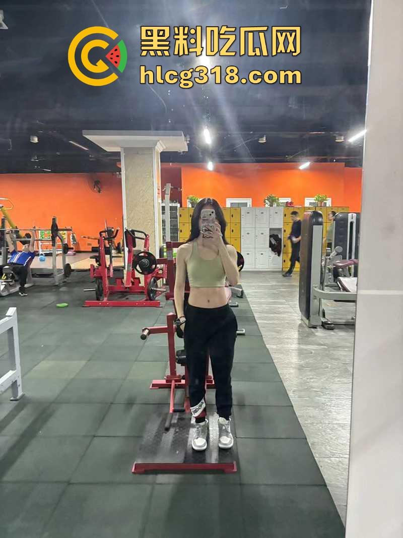 高学历健身女神【李佳怡】表面高冷实则骚气冲天，阴毛乌黑浓密性瘾强悍 淫水荡漾娇喘不断！-1