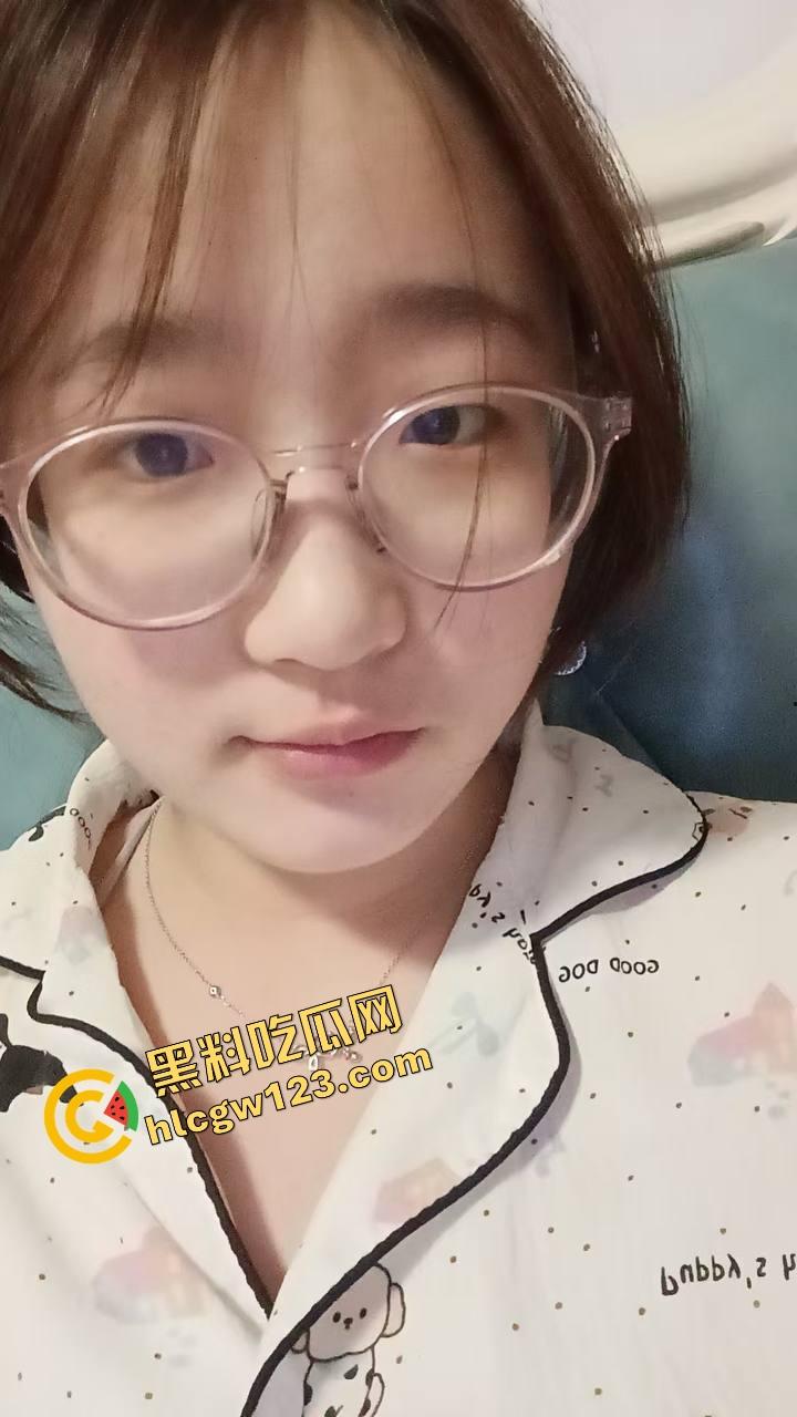 工地佬实拍投稿，简陋铁皮棚里实战啪啪，全程无隔音，骚女微露脸叫到外头都听见，虽不完美但骚得真实！-1