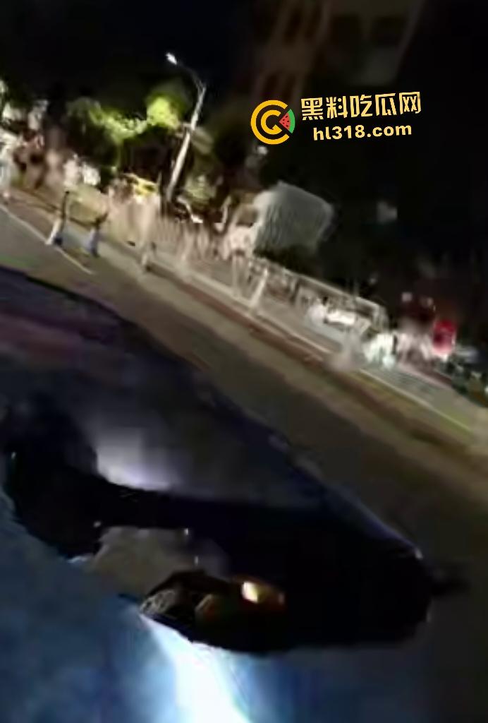 贵阳深夜马路惊爆马路塌陷！小车惨坠无底深渊地洞，司机神迹生还竟毫发无损！-2