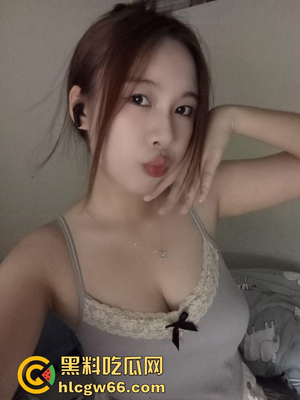 清纯学生反差下贱行径曝光，做爱打视频让前女友观摩 反差婊只能跳蛋身上坐 玩得真花！-2