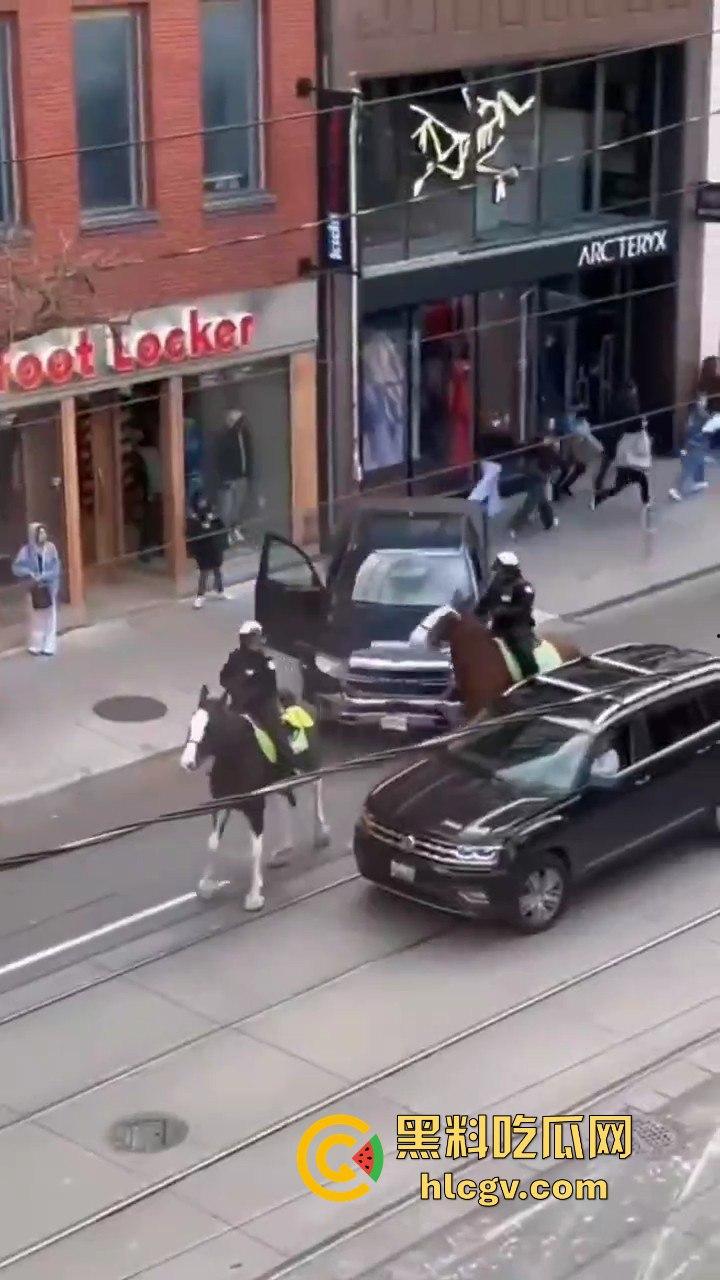 多伦多11月2日上演现实版警匪追逐！downtown街头劫车事件，比大片还带劲！-11