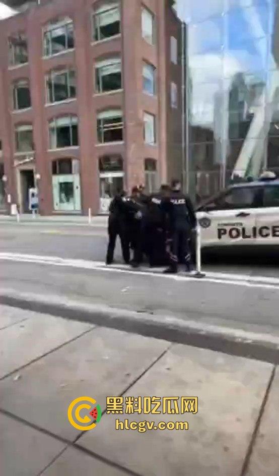 多伦多11月2日上演现实版警匪追逐！downtown街头劫车事件，比大片还带劲！-12