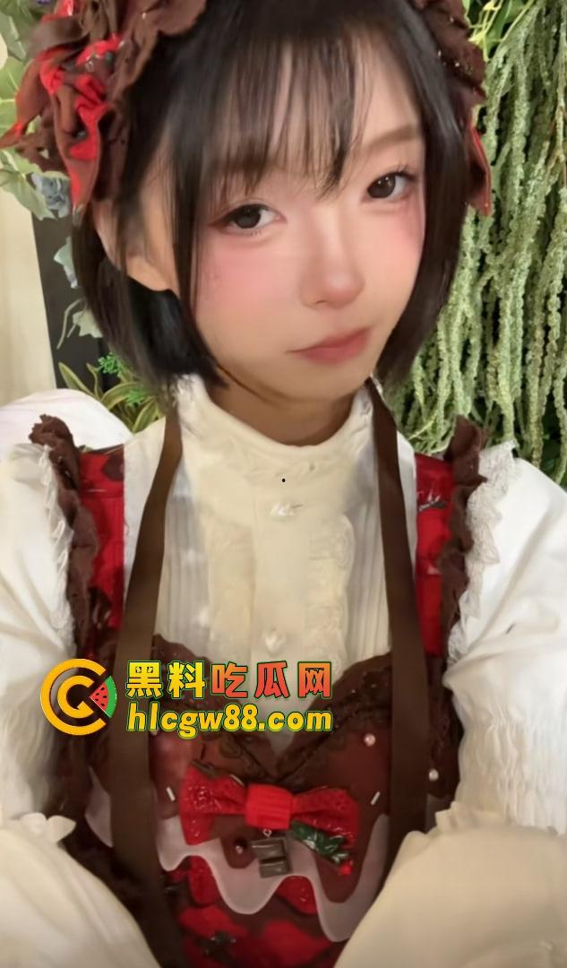 抖音40万粉博主『 铃』被健身教练拖商场厕所狠操一顿，骚逼直播还嘴硬装清高老娘不解释！-3