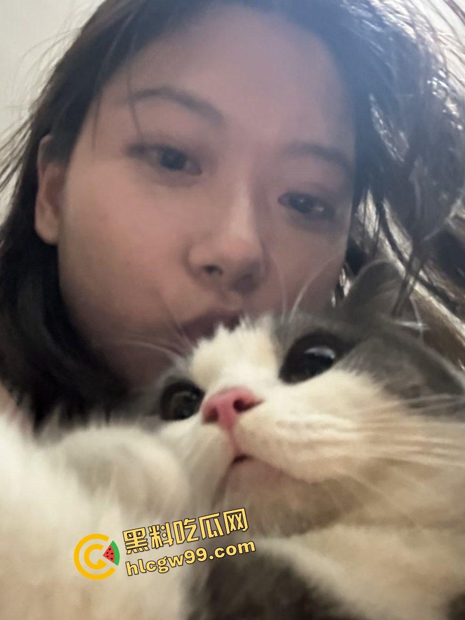 广东佛山反差人妻小少妇【张霞】当小三偷情被活捉，街头扒光衣物露奶露逼殴打谩骂！独家曝光流出！-1