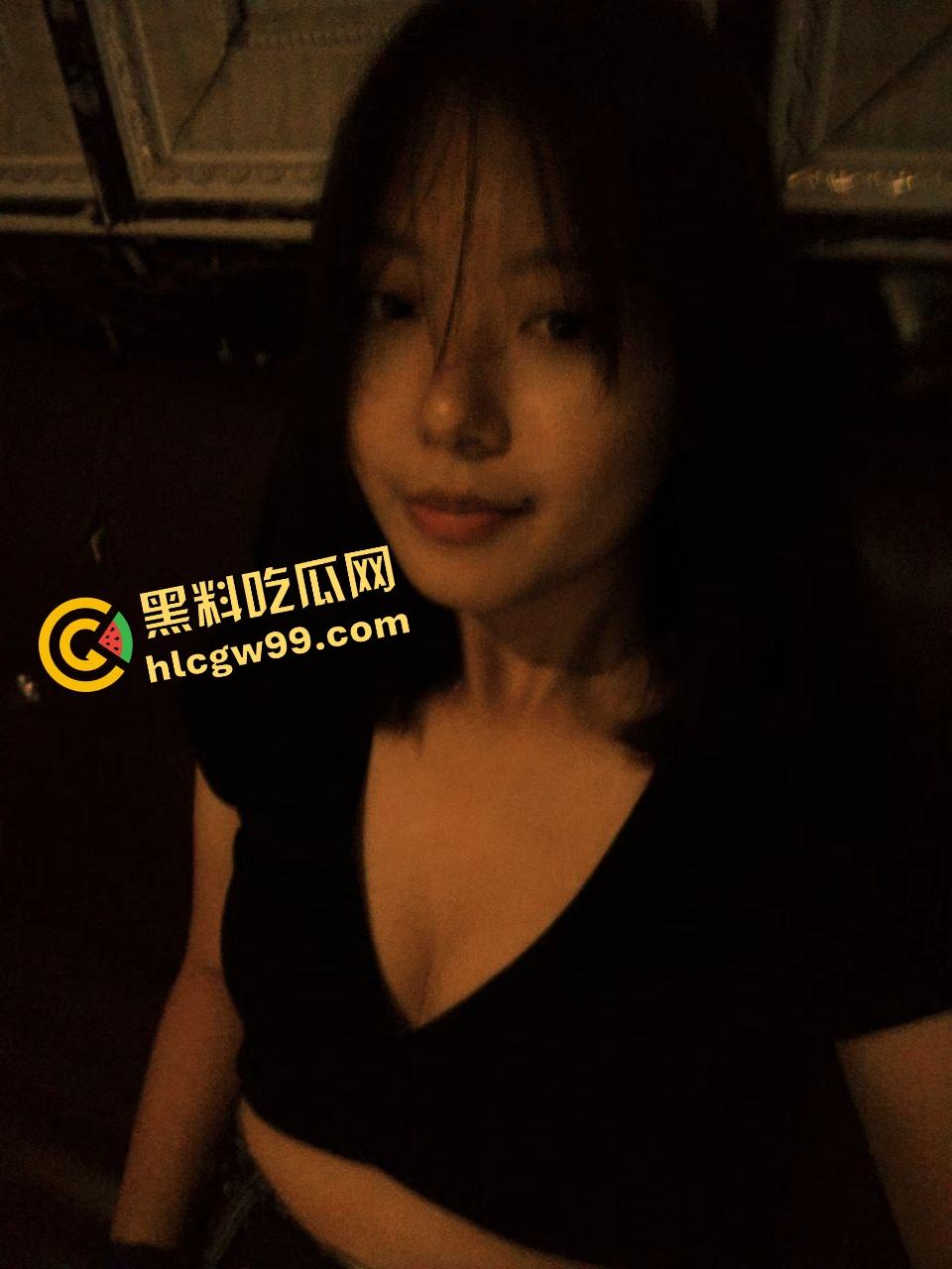 广东佛山反差人妻小少妇【张霞】当小三偷情被活捉，街头扒光衣物露奶露逼殴打谩骂！独家曝光流出！-3