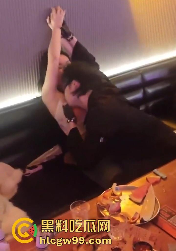 商K男模激情热舞 八块腹肌诱惑的富婆笑不拢嘴 姐姐的快乐 你想象不到!-7