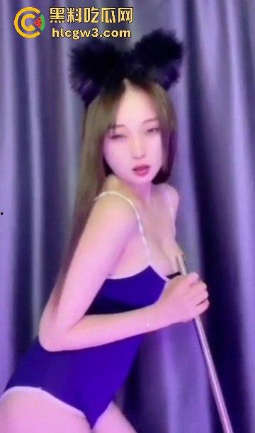 快手精神小妹【男王】卫生间大尺度骚逼秀，情趣制服狂抖奶，小骚逼扭得像没骨头，镜头前舔嘴抛骚！-1