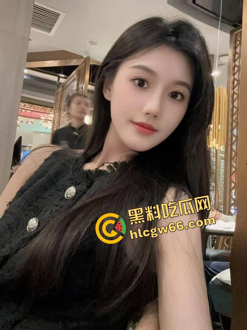 健身教练爆操肥臀女学员，八块腹肌打桩如锤机，床震三十分钟不歇火，操得骚妹尖叫断片！-2