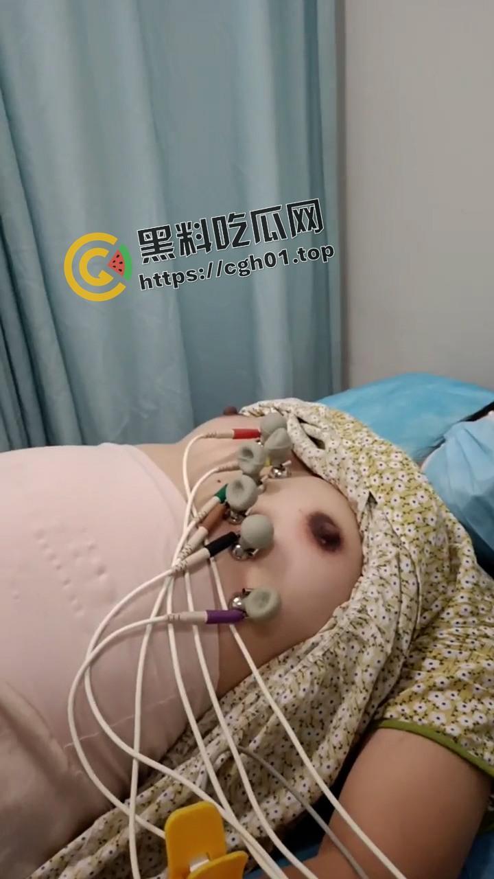 三甲医院妇科医生流出！几十位风骚少妇的心电图检测现场 美乳一览无余 妇科医生这么爽嘛-14