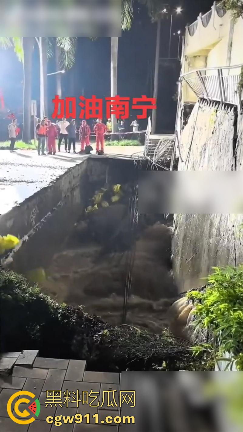 广西南宁邕江北大桥出现险情！洪水导致地面塌陷，消防队迅速出击，现场坍塌画面流出！-7