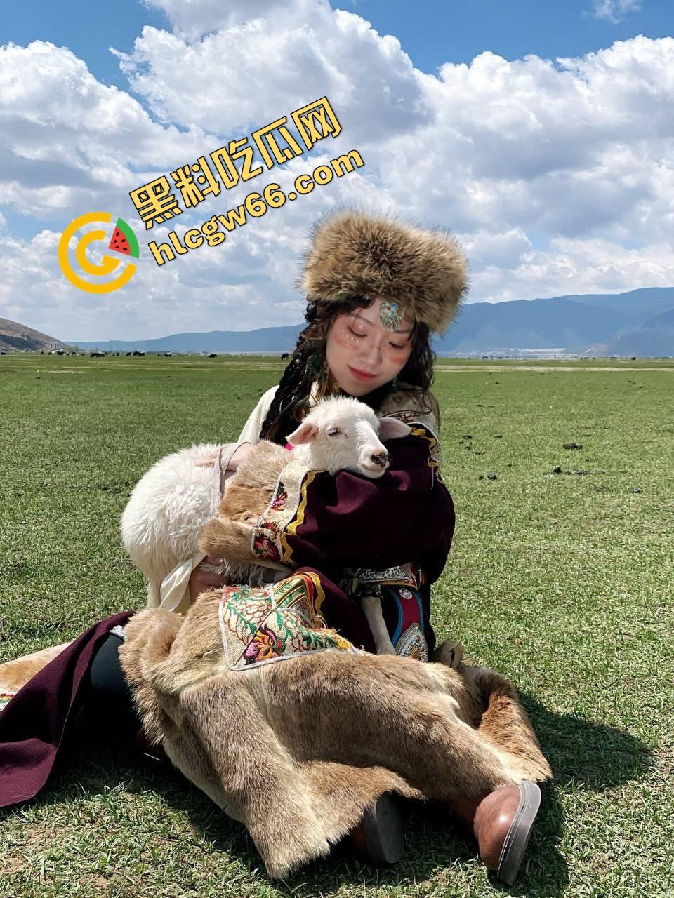 江西骚逼女友【钟钱敏】衣服一脱变调教母狗，口交肛交假屌自插全会，逼皱得像被操十年！-3