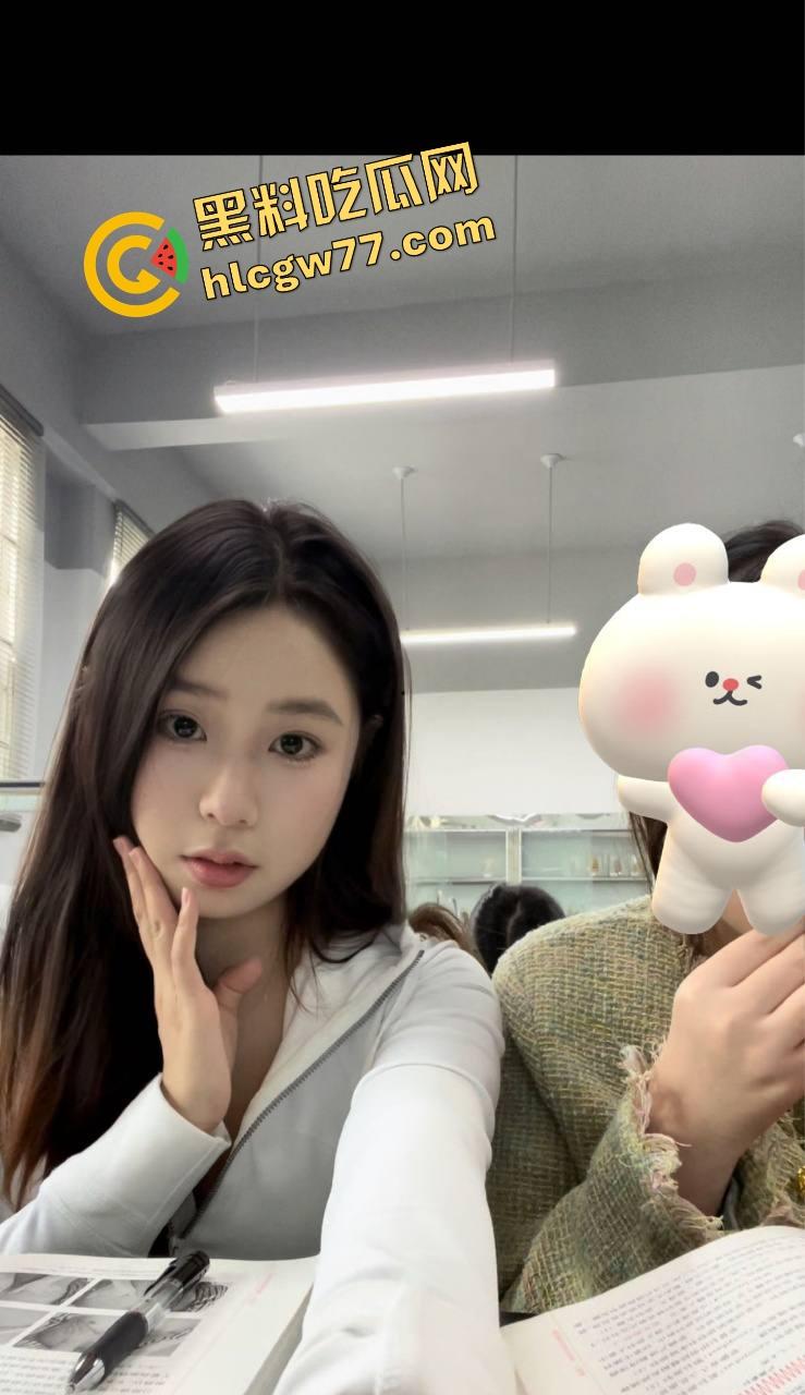 渭南帅哥深夜上门给美女打针，我以为是玩塞药play，结果他真拿针管戳了人家屁股！-3