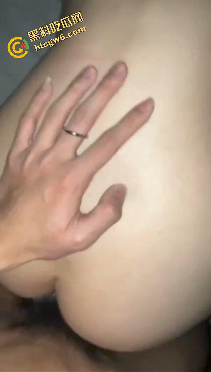 辽宁大连社会反差骚鸡『刘思颖』吸吮口爆吞精男友肉棒 后怼猛操性爱贼淫荡！原创独家流出！-7