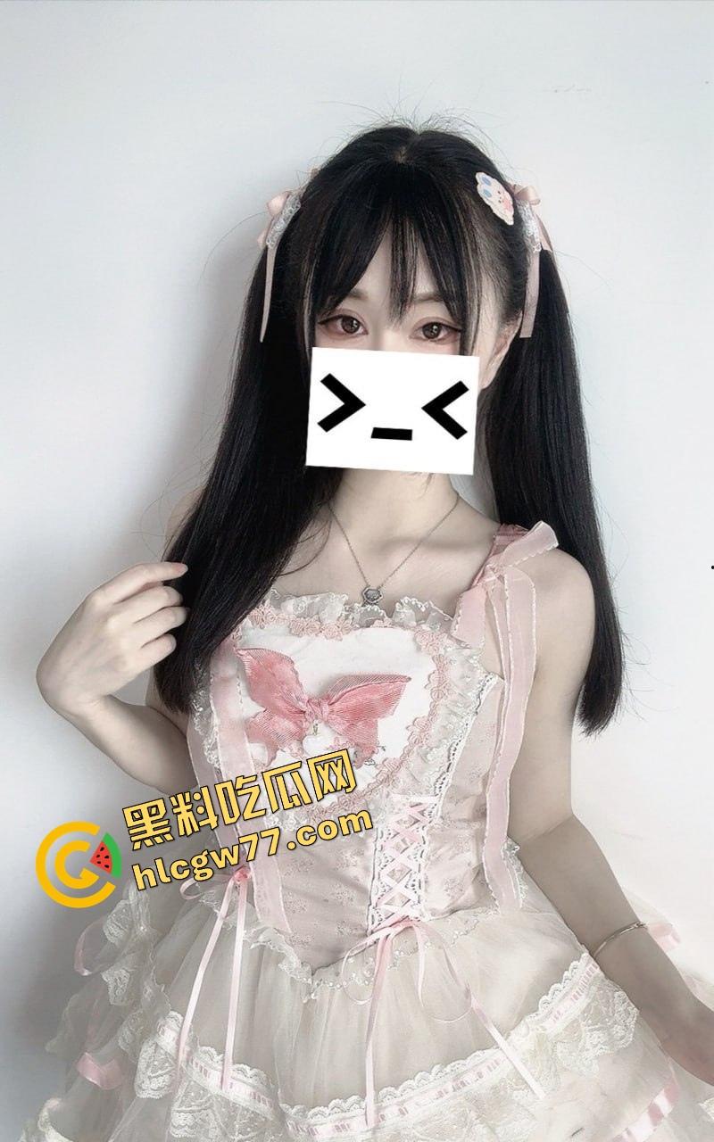 双马尾洛丽塔萌妹【璐璐】被金主包养，白丝嫩逼自慰骑假屌，粉嫩白虎被大鸡巴后入猛干！-1