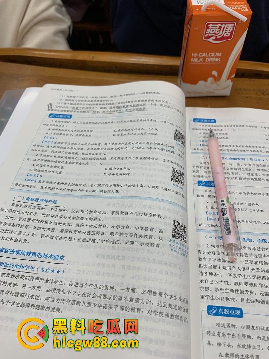 长沙06女高反差天赋异禀得母狗『蓝婷婷』学业不行活儿却全通，金主的爱宠，眼里只有主人！-4