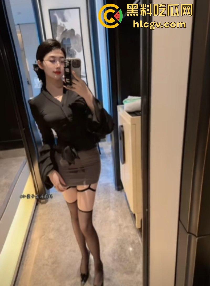 抖音百万粉丝网红宝妈【小莹子是汤圆妈】表面贤妻良母实则性瘾母狗 送原味内衣 线下约炮被开盒！-11