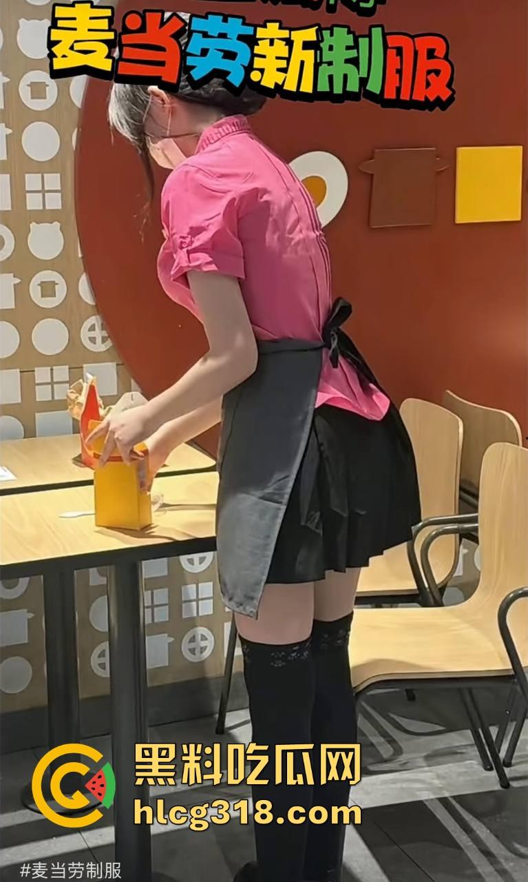 约炮南宁火车站麦当劳女服务员！脱下工作制服没想到身材这么有料，无套内射，麦当劳确实好吃！-2