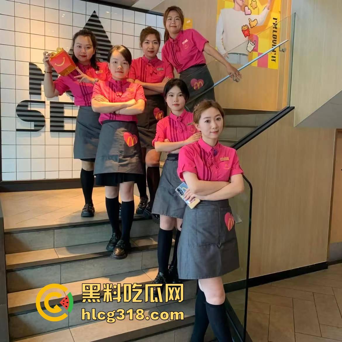 约炮南宁火车站麦当劳女服务员！脱下工作制服没想到身材这么有料，无套内射，麦当劳确实好吃！-5