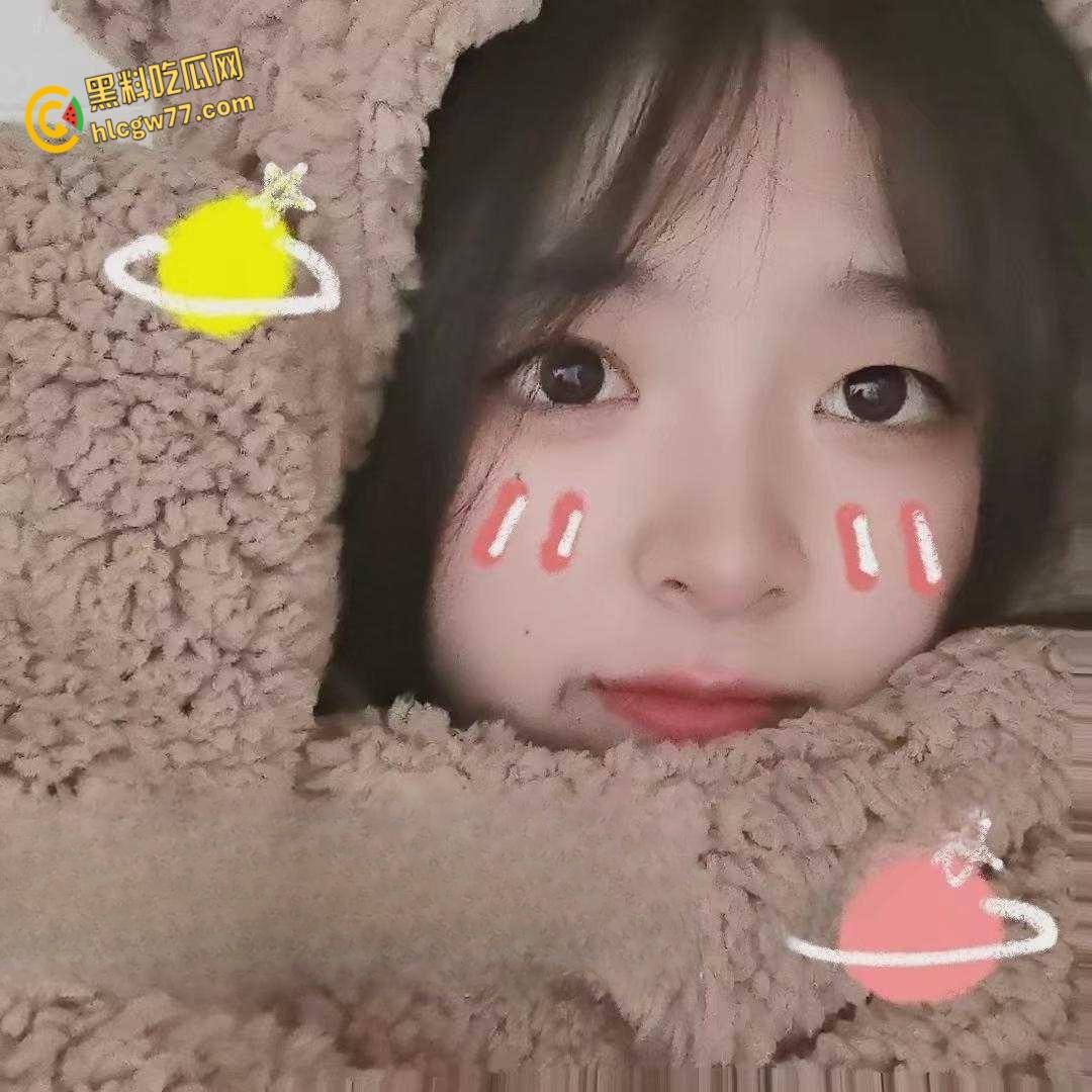 双飞学生妹爱足交不爱性交， 两清纯学生妹被大叔双飞足交玩弄， 浪费女性资源这种行为是可耻的 ！-2