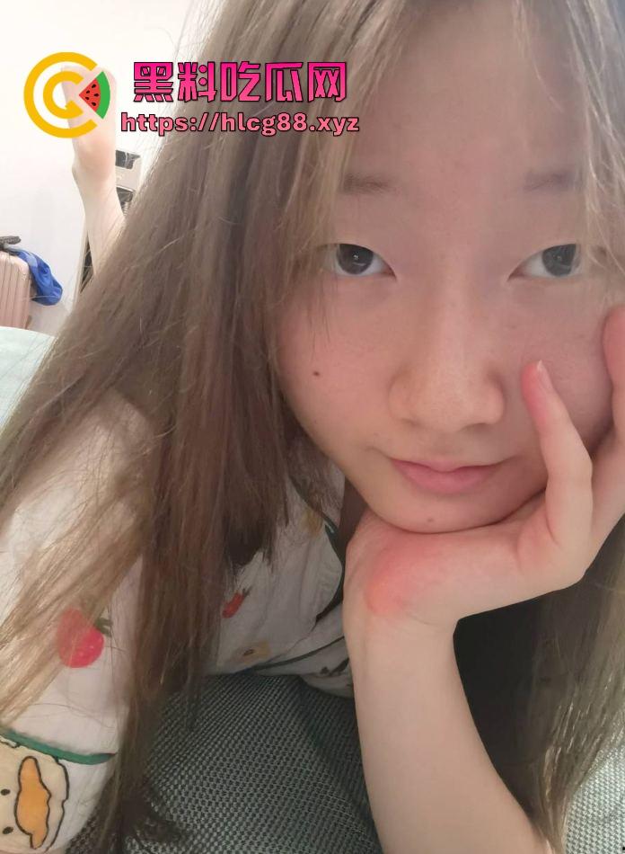 宁夏银川传媒骚婊『王思辉』网调露逼照撸爆鸡巴，寒假提双飞翻脸拉黑，母狗骚脸装纯还是真婊？-3