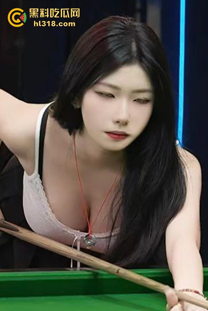 深圳华强北台球助教【钟意萱】约炮聊骚记录流出，巨乳母狗约炮成瘾，身穿性感黑丝被疯狂后入！-6