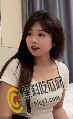 抖音爆大瓜！抖音千万粉丝网红 董赤赤 穿着白丝袜 露脸露点啪啪 果然微胖身材才是最好的炮架！-7