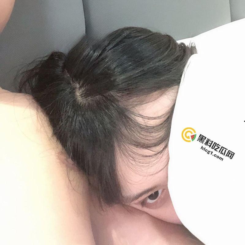 湖南工商大学超级反差女大学生 张晴 与男友打炮 被干的嗷嗷直叫 性爱视频流出-8