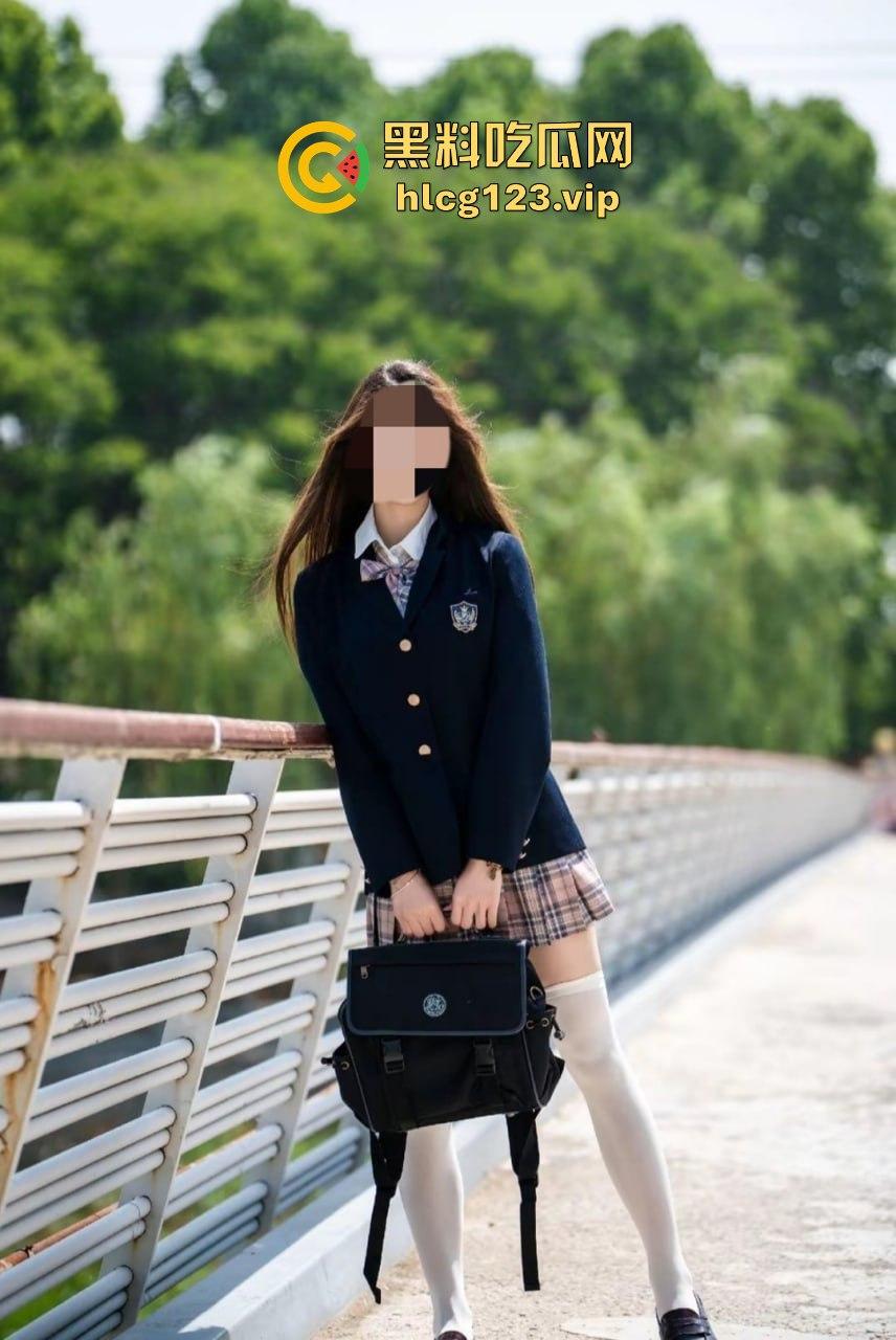 女大学生反差婊爆料！清纯校花撕下伪装，主动脱裤撅臀求后入，刷新你对乖乖女的认知！-1