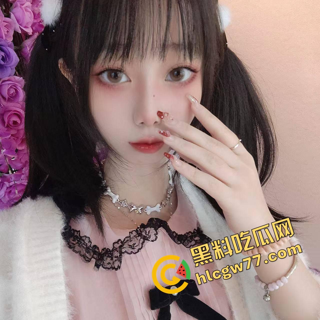 马鞍山JK眼镜妹【李蕊】平时装清纯，自己坐着骑屌骑到喷水，奶子乱颤淫相毕露，简直天生的母狗！-4